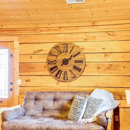 Spacious Gatlinburg Cabin With Hot Tub And Game Room! Екстер'єр фото