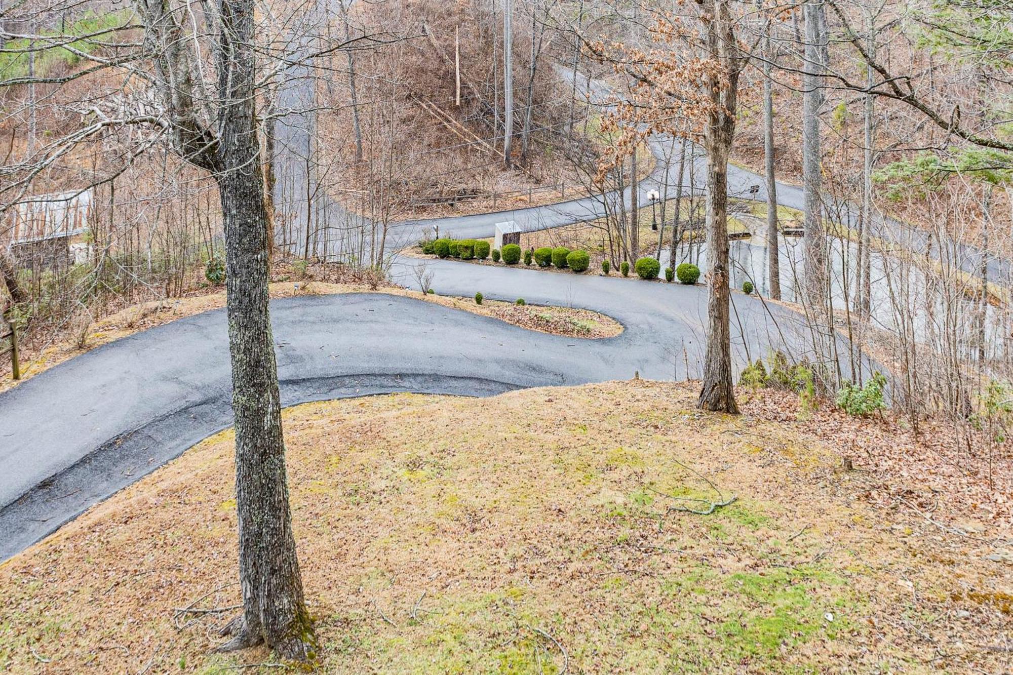 Spacious Gatlinburg Cabin With Hot Tub And Game Room! Екстер'єр фото