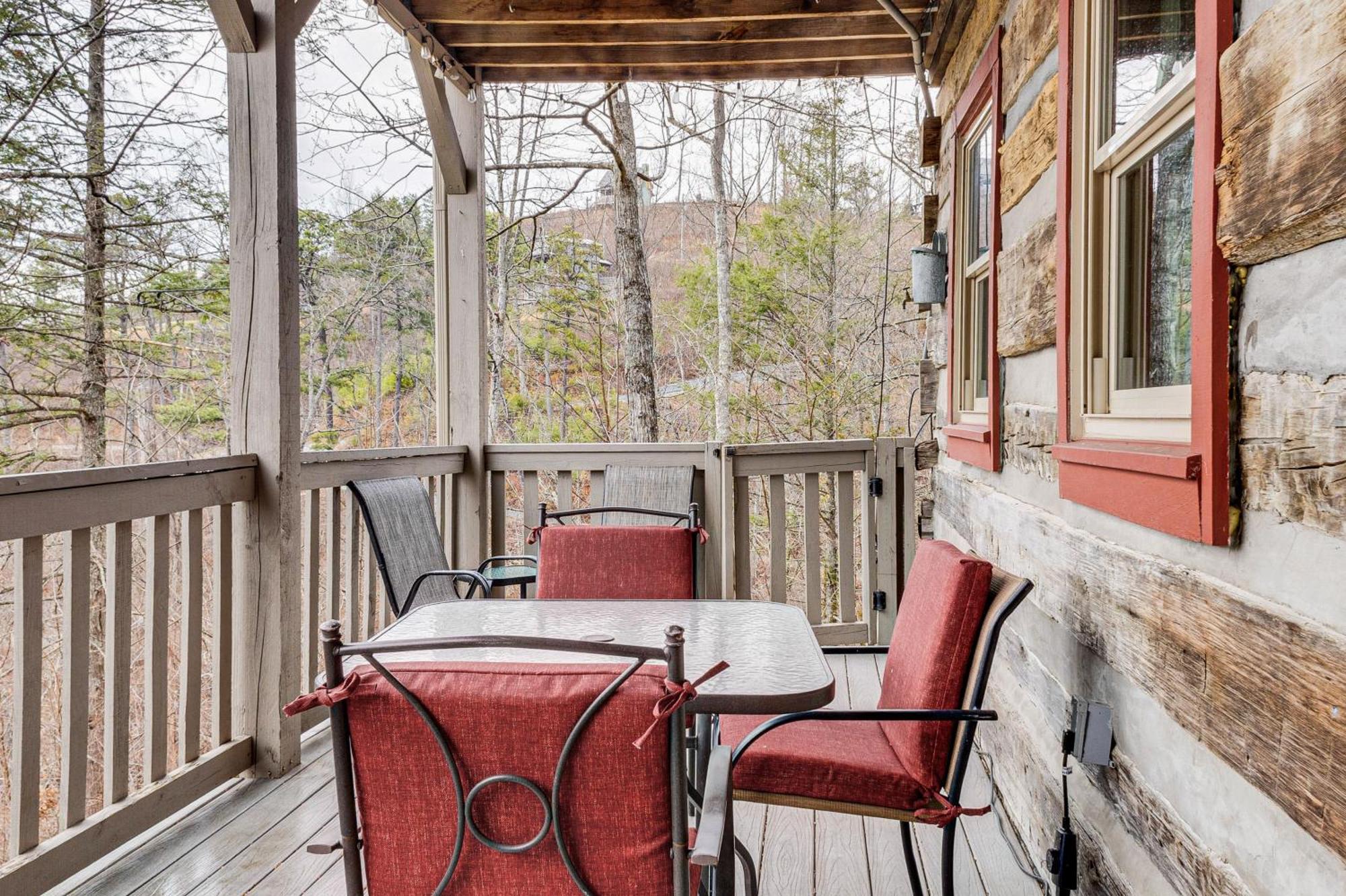 Spacious Gatlinburg Cabin With Hot Tub And Game Room! Екстер'єр фото