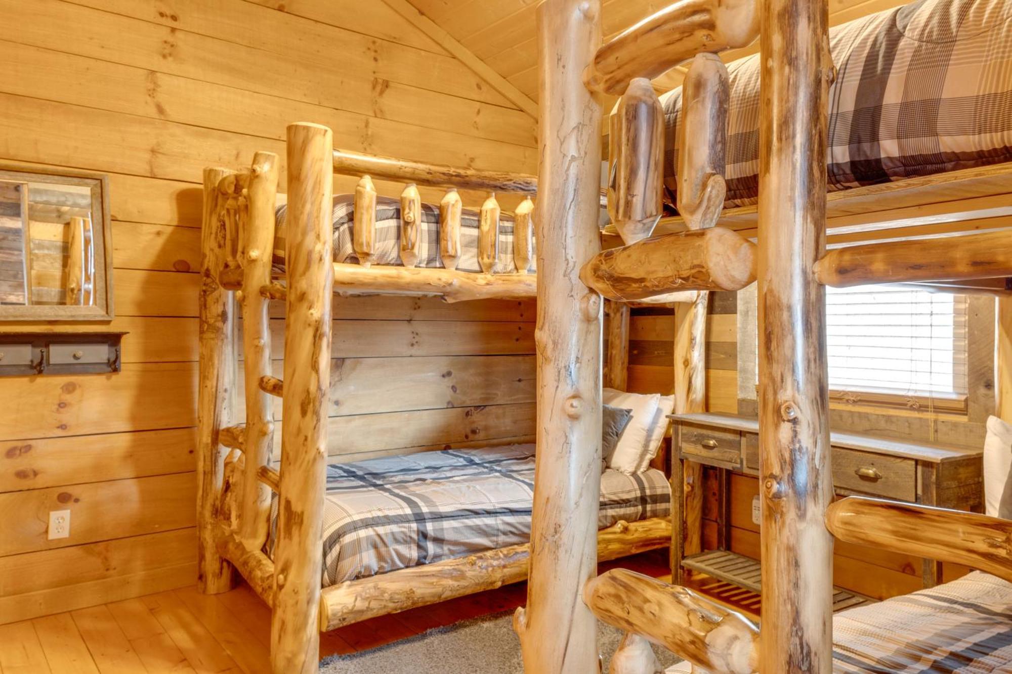Spacious Gatlinburg Cabin With Hot Tub And Game Room! Екстер'єр фото