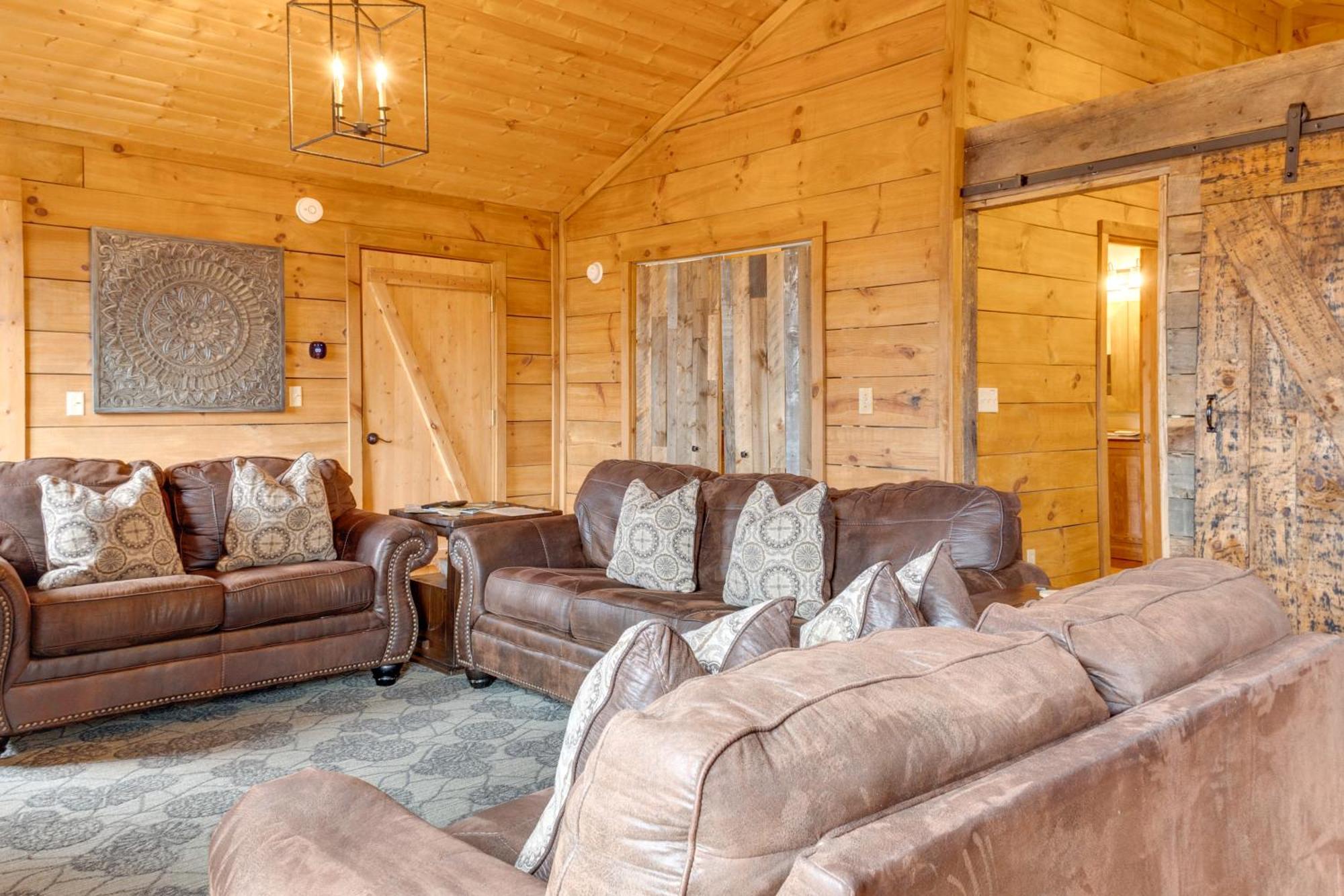 Spacious Gatlinburg Cabin With Hot Tub And Game Room! Екстер'єр фото
