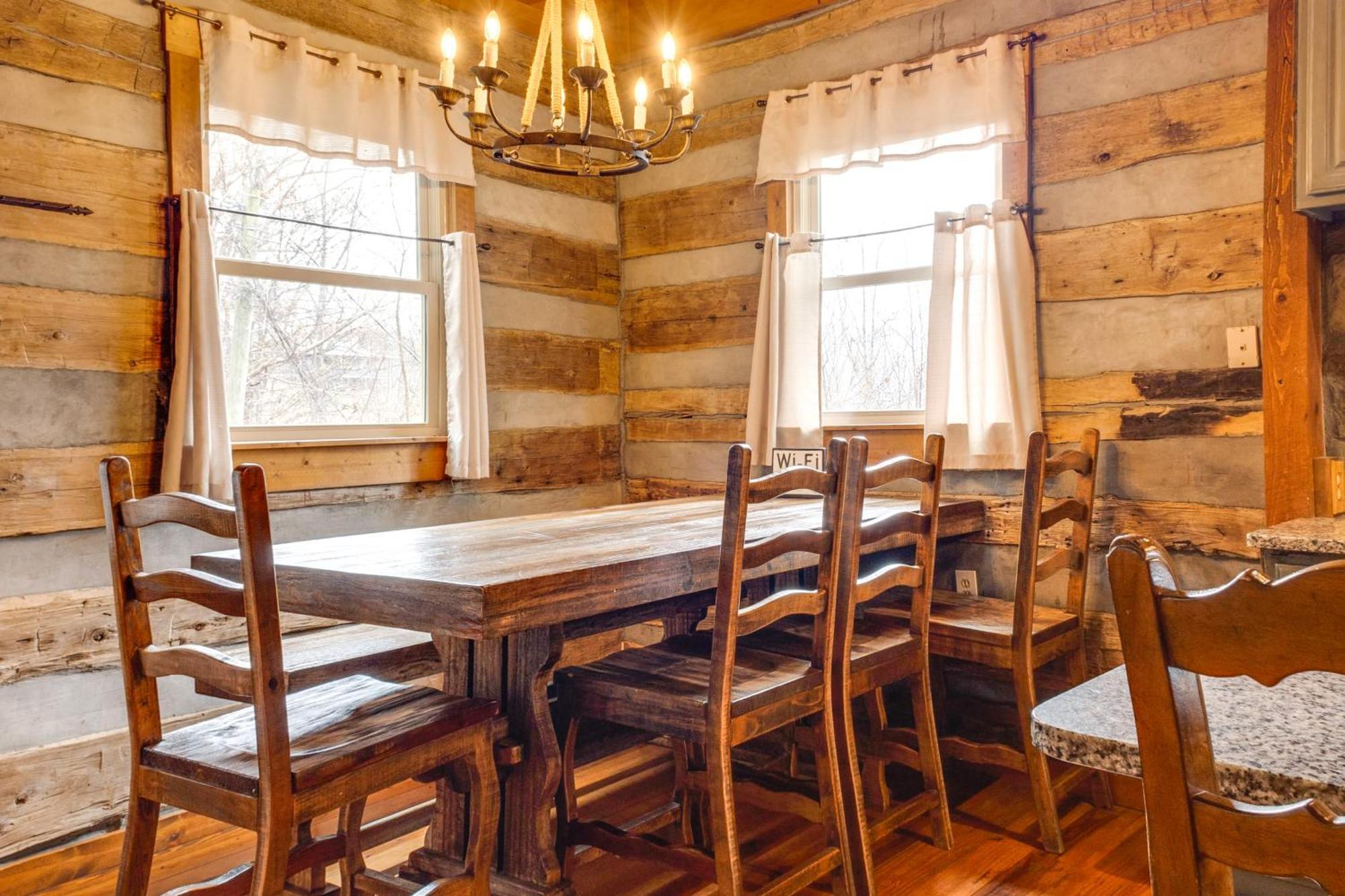 Spacious Gatlinburg Cabin With Hot Tub And Game Room! Екстер'єр фото