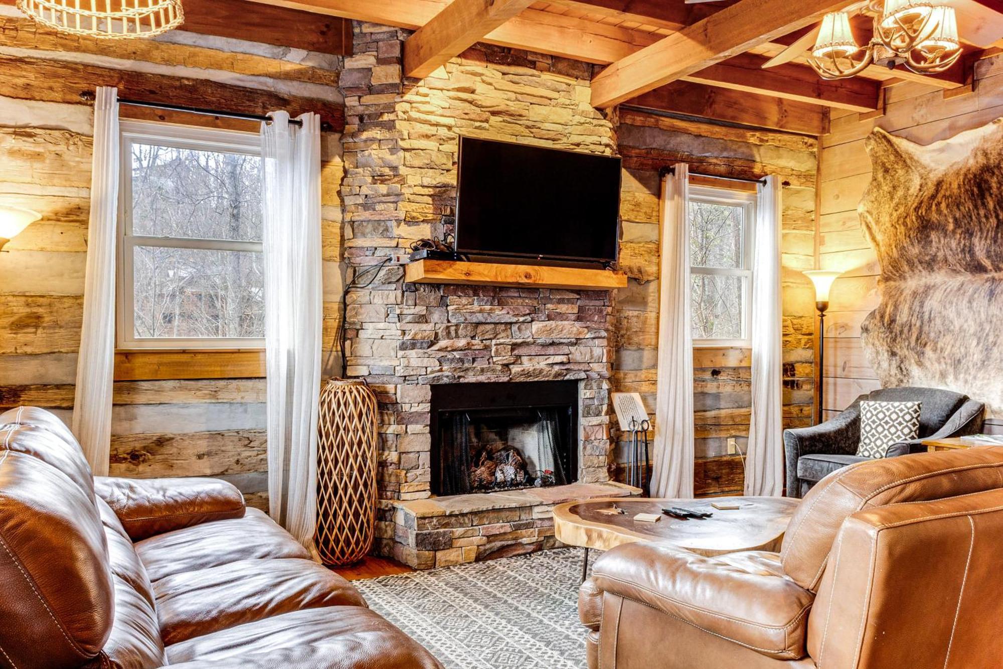 Spacious Gatlinburg Cabin With Hot Tub And Game Room! Екстер'єр фото